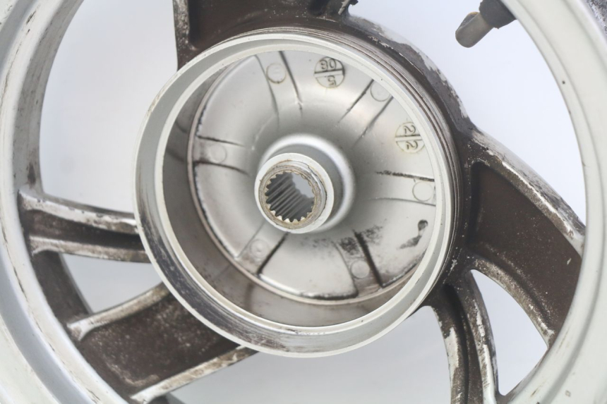 photo de HINTEN FELGE KYMCO SENTO 100 (2008 - 2013) - Technische Nahaufnahme