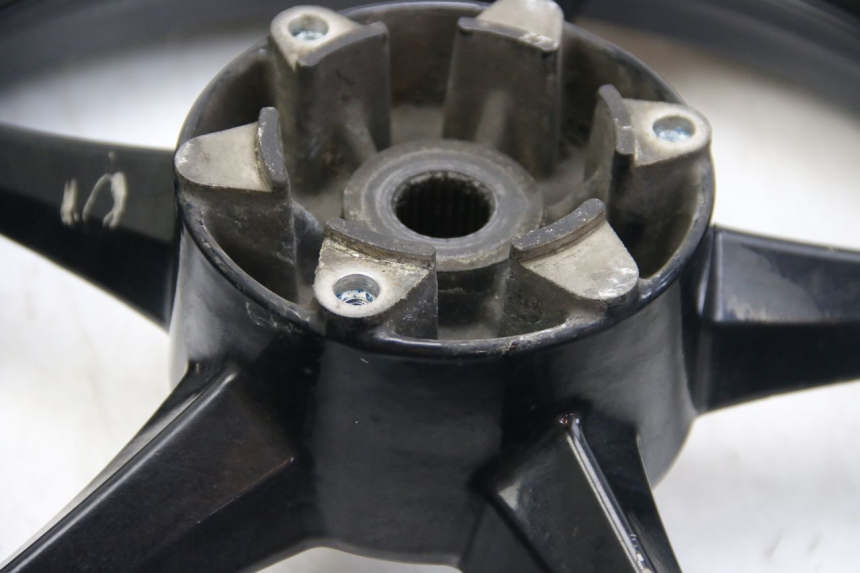 photo de HINTERRAD SUZUKI SIXTEEN 125 (2008 - 2010) - Hochauflösende Nahaufnahme