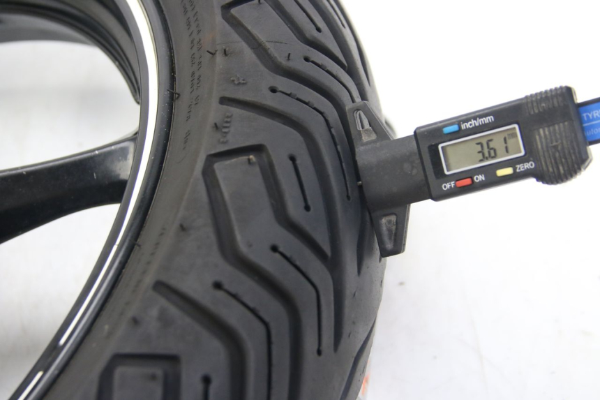 photo de HINTERRAD SUZUKI SIXTEEN 125 (2008 - 2010) - Zoom auf Gebrauchszustand