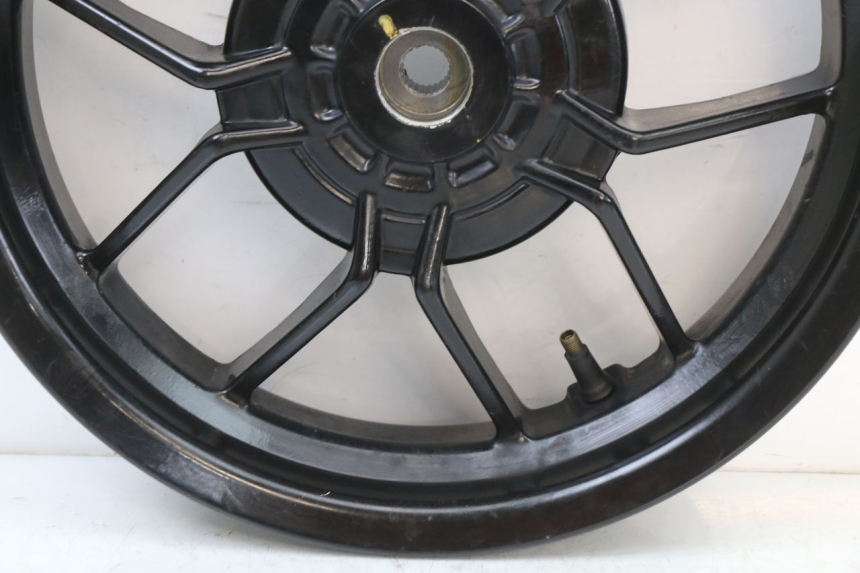 photo de HINTEN FELGE APRILIA SR 2T 50 (2018 - 2022) - Zoom auf Gebrauchszustand