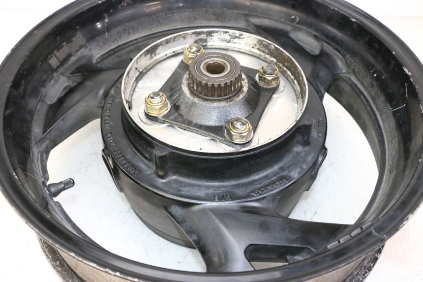 photo de HINTERRADFELGE HONDA ST PAN EUROPEAN 1300 (2002 - 2013) - Zoom auf Komponenten