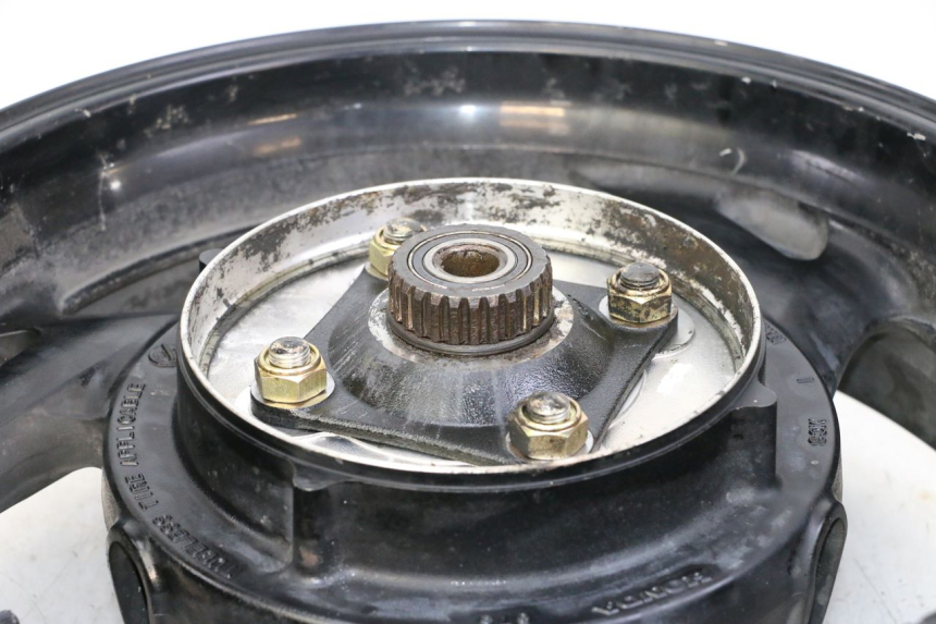 photo de HINTERRADFELGE HONDA ST PAN EUROPEAN 1300 (2002 - 2013) - Fokus auf die Struktur