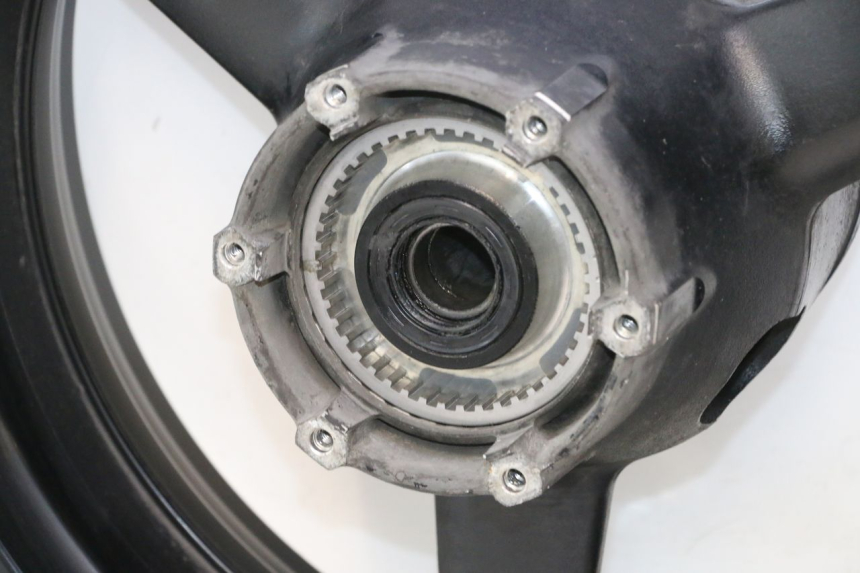 photo de HINTERRADFELGE YAMAHA TDM ABS 900 (2002 - 2014) - Detailansicht des Bauteils