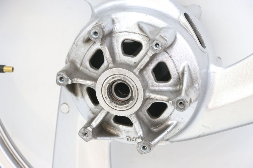 photo de HINTERRADFELGE YAMAHA TDR DELTABOX 125 (1997 - 2003) - Technische Nahaufnahme