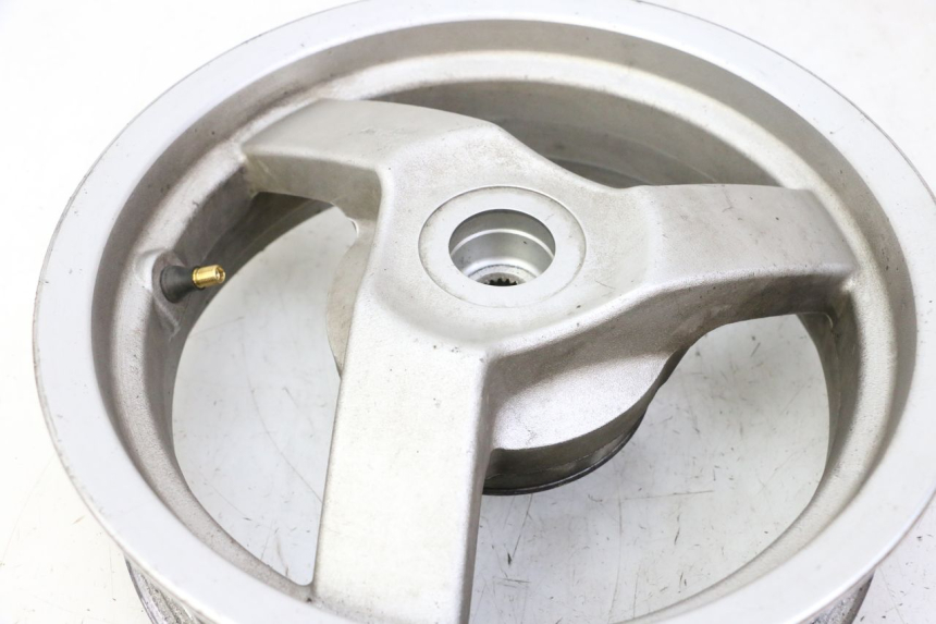 photo de HINTEN FELGE PEUGEOT VIVACITY NEW 4T 50 (2008 - 2017) - Hochauflösende Nahaufnahme