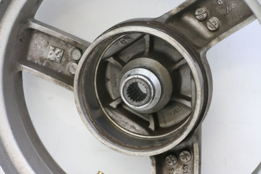 photo de HINTEN FELGE PEUGEOT VIVACITY NEW 4T 50 (2008 - 2017) - Technische Nahaufnahme