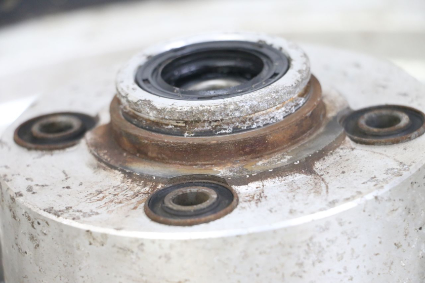 photo de HINTERRAD DAELIM VL DAYSTAR 125 (2000 - 2011) - Details der Befestigungspunkte