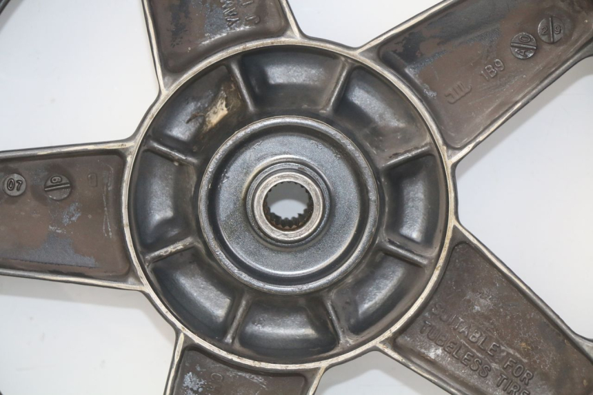 photo de HINTERRADFELGE YAMAHA XMAX X-MAX 125 (2006 - 2009) - Hochauflösende Nahaufnahme