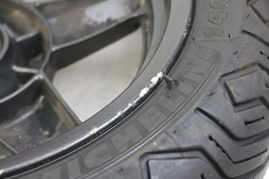 photo de HINTERRADFELGE YAMAHA XMAX X-MAX 125 (2006 - 2009) - Details der Befestigungspunkte