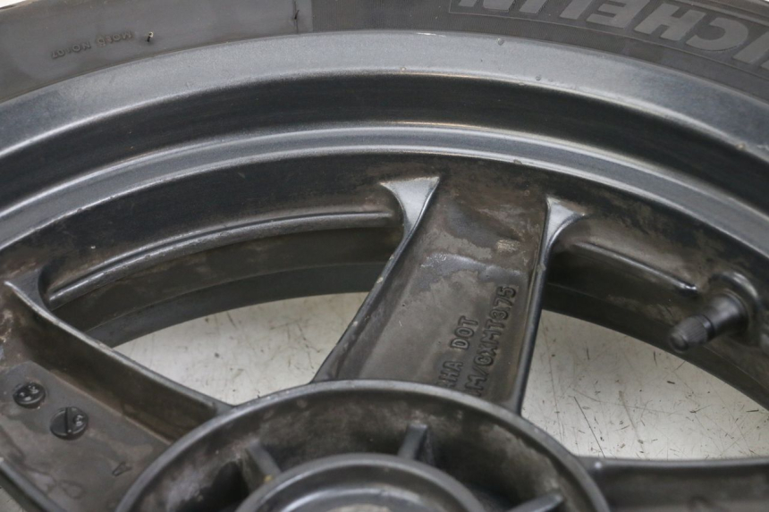 photo de HINTERRADFELGE YAMAHA XMAX X-MAX 125 (2006 - 2009) - Details der Befestigungspunkte