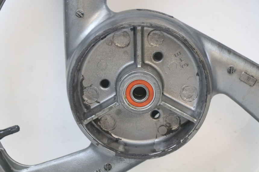 photo de HINTERRADFELGE YAMAHA XJS DIVERSION 600 (1997 - 1999) - Technische Nahaufnahme