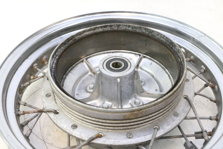 photo de HINTERRADFELGE YAMAHA XV VIRAGO 535 (1988 - 2004) - Details der Befestigungspunkte