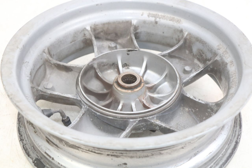 photo de HINTEN FELGE YAMAHA YP MAJESTY 125 (1998 - 2001) - Zoom auf Gebrauchszustand