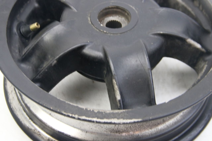 photo de HINTEN FELGE PIAGGIO ZIP 2T 50 (2009 - 2019) - Fokus auf die Struktur