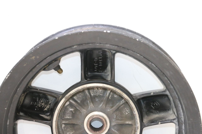 photo de HINTERRADFELGE PIAGGIO ZIP 4T 50 (2018 - 2020) - Details der Befestigungspunkte