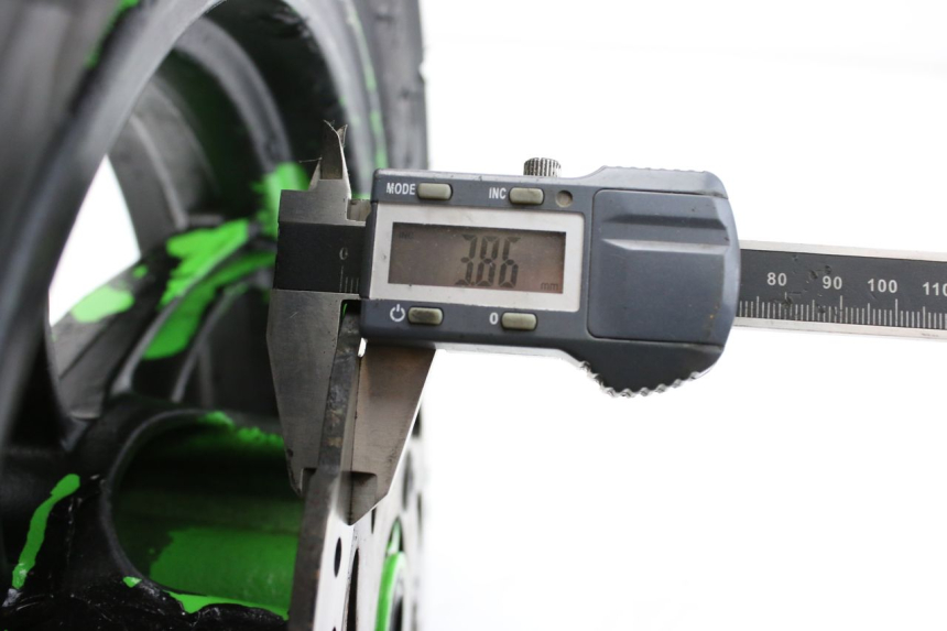 photo de VORDERRADFELGE KYMCO AGILITY NAKED RENOUVO 4T 50 (2018 - 2020) - Details der Befestigungspunkte