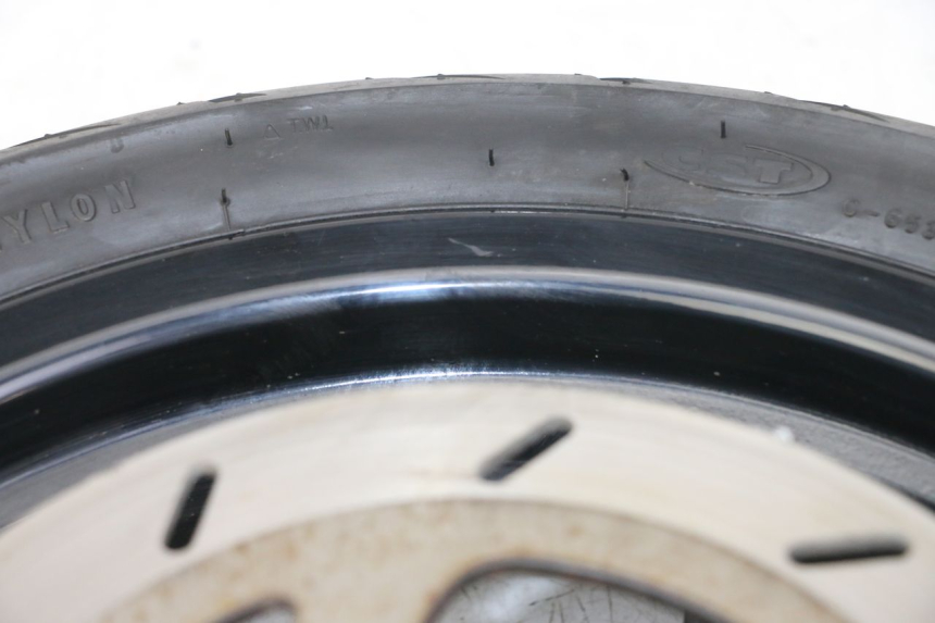 photo de VORDERRADFELGE APRILIA SR MOTARD 50 (2012 - 2018) - Details der Befestigungspunkte