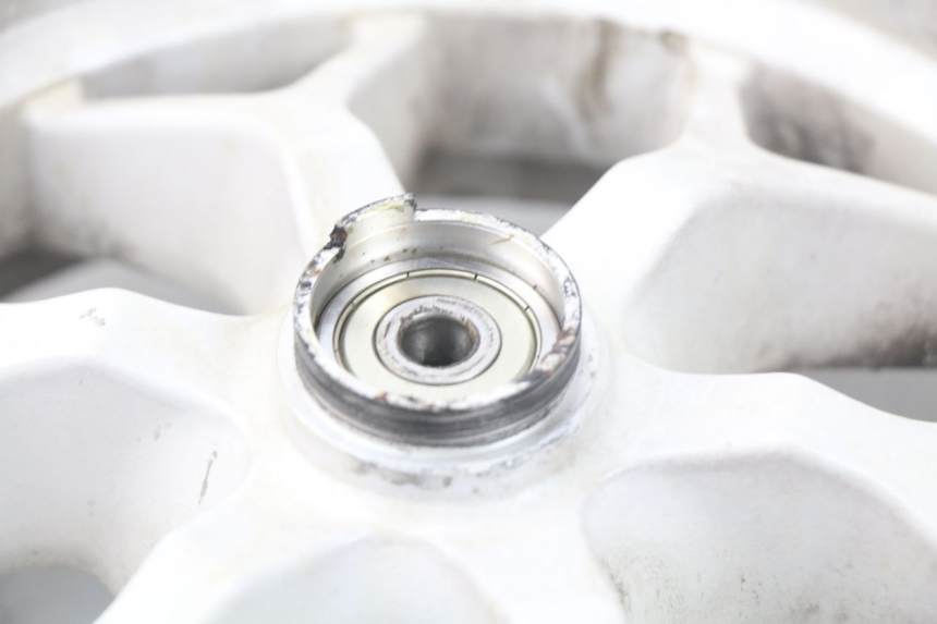 photo de VORDERRADFELGE MBK BOOSTER SPIRIT 50 (2004 - 2017) - Details der Befestigungspunkte