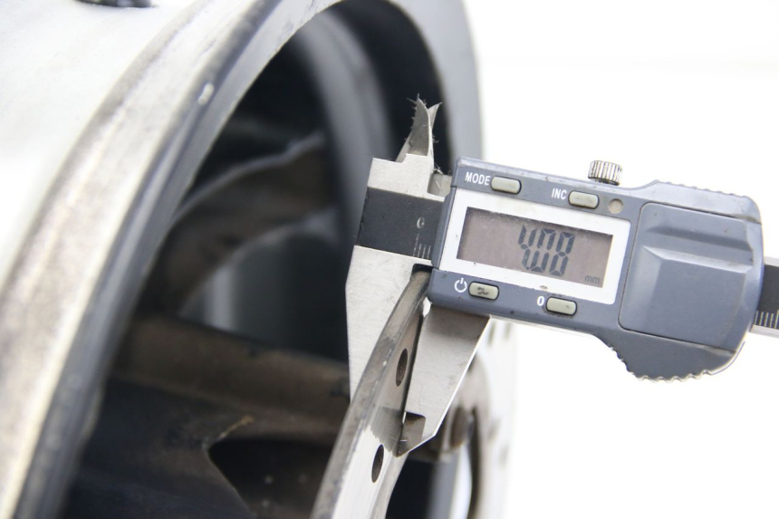 photo de VORDERRAD DERBI BOULEVARD 50 (2009 - 2006) - Technische Nahaufnahme