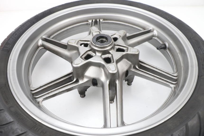 photo de VORDERRADFELGE HONDA CBF 500 (2004 - 2007) - Details der Befestigungspunkte