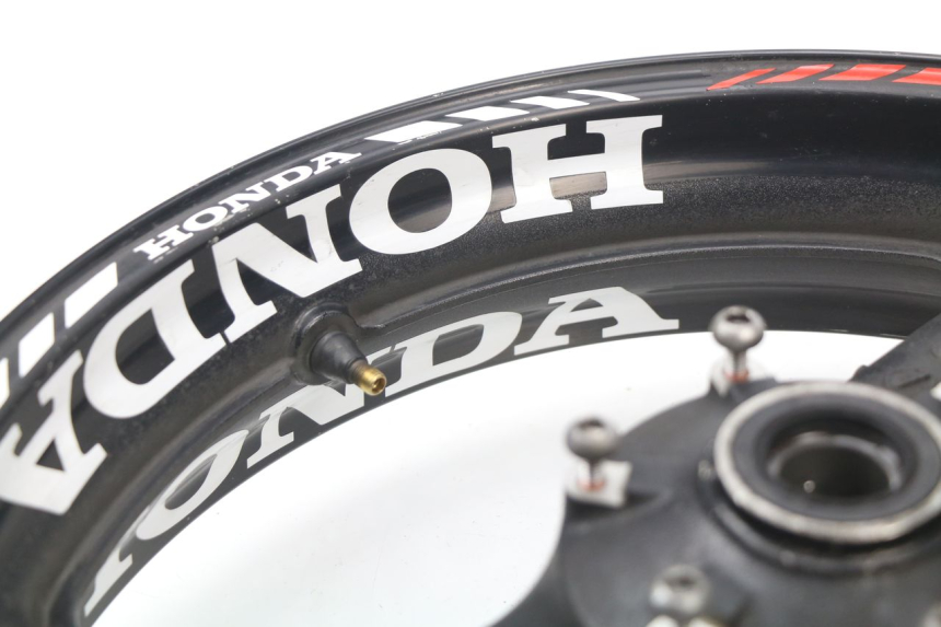 photo de VORDERRADFELGE HONDA CBR 929 RR FIREBLADE 900 (2000 - 2001) - Details der Befestigungspunkte