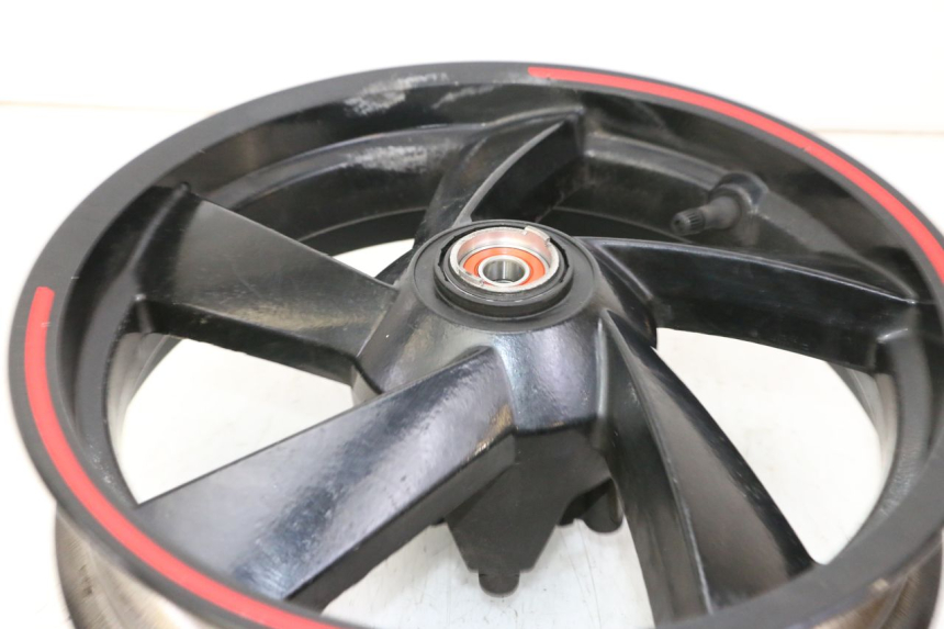 photo de VORDERRADFELGE PEUGEOT CITYSTAR 50 (2013 - 2017) - Zoom auf Komponenten