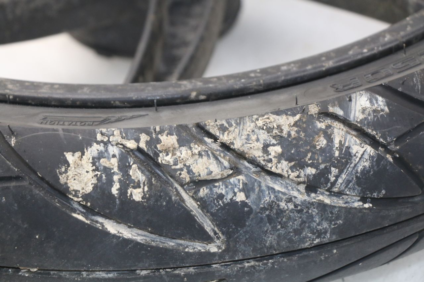 photo de VORDERRADFELGE HYOSUNG COMET GTR 125 (2007 - 2014) - Details der Befestigungspunkte