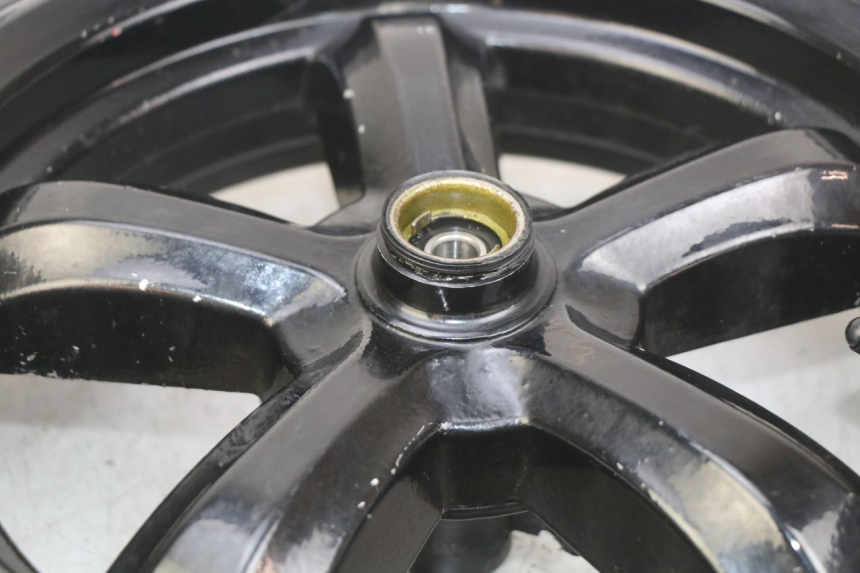 photo de VORDERRADFELGE SYM CROX 4T 50 (2016 - 2023) - Zoom auf Gebrauchszustand