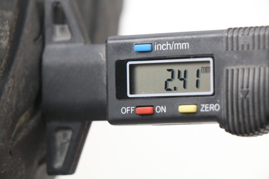 photo de VORDERRADFELGE HONDA FES PANTHEON 125 (2003 - 2007) - Zoom auf Gebrauchszustand