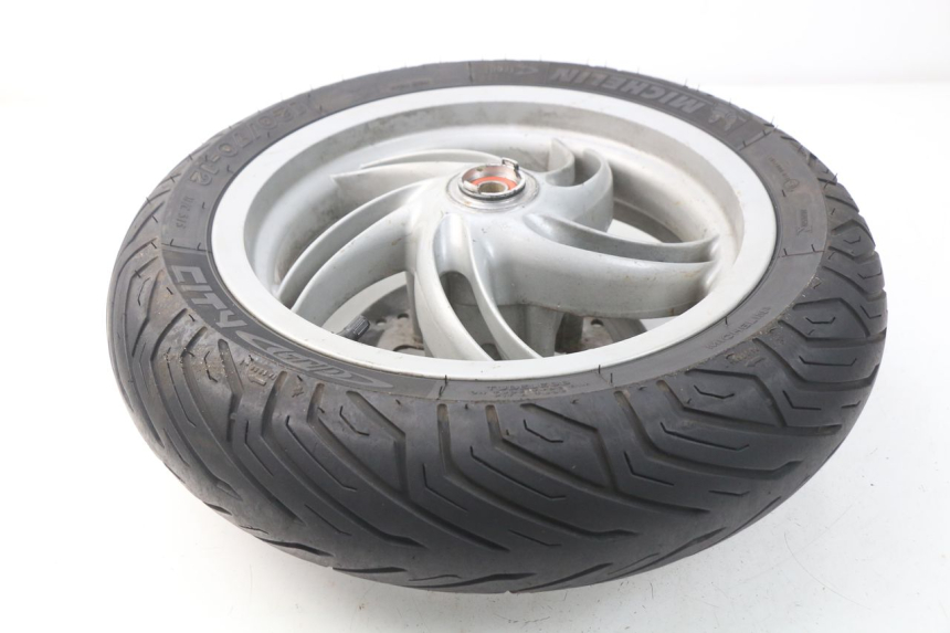 photo de VORDERRADFELGE PIAGGIO FLY IE 125 (2012 - 2017) - Details der Befestigungspunkte