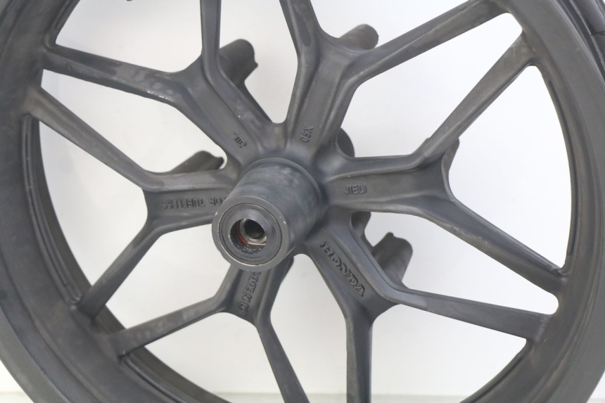 photo de VORDERRADFELGE HONDA FORZA 125 (2015 - 2016) - Details der Befestigungspunkte