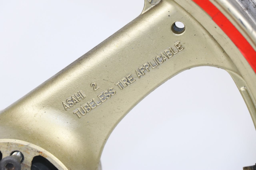 photo de VORDERRADFELGE SUZUKI GSX F GSXF 750 (1988 - 1998) - Technische Nahaufnahme