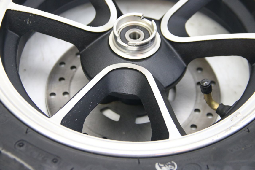 photo de VORDERRADFELGE JM MOTORS GT LINE 4T 50 (2021 - 2023) - Details der Befestigungspunkte