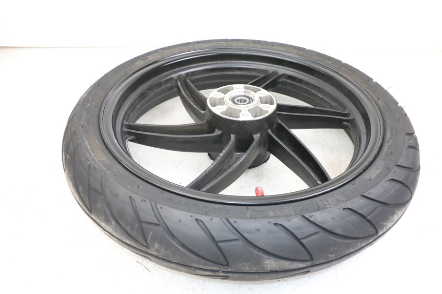 photo de VORDERRADFELGE HYOSUNG GTR 125 (2006 - 2008) - Details der Befestigungspunkte