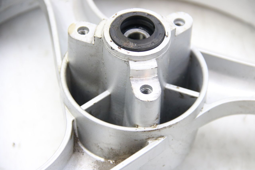 photo de VORDERRADFELGE REVATTO IMPERATOR 125 (2007 - 2015) - Fokus auf die Struktur