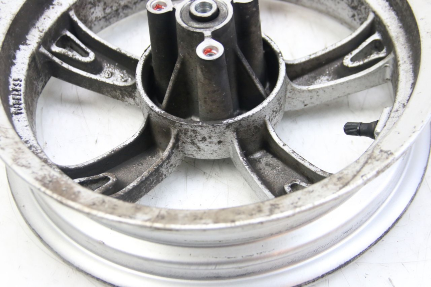 photo de VORDERRADFELGE PEUGEOT KISBEE 2T 50 (2010 - 2017) - Zoom auf Gebrauchszustand