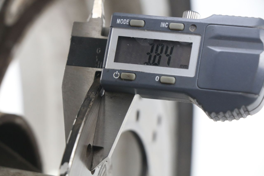 photo de VORDERRADFELGE PEUGEOT KISBEE 4T 50 (2010 - 2017) - Zoom auf Gebrauchszustand