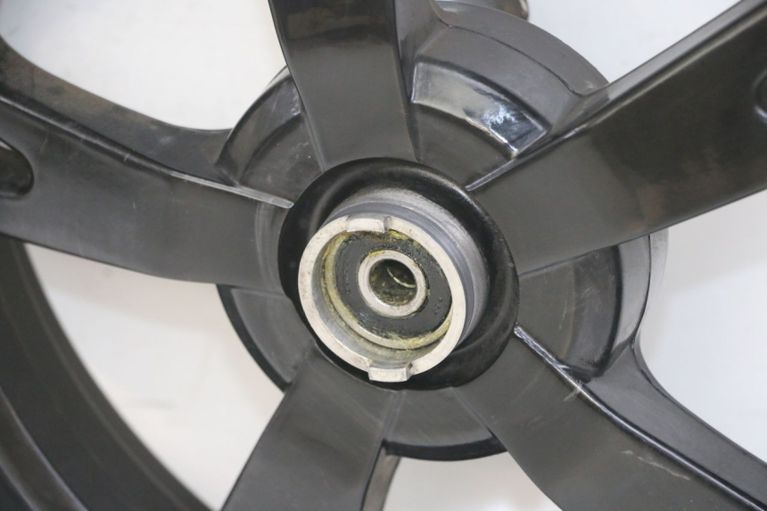 photo de VORDERRAD PEUGEOT KISBEE 4T 50 (2018 - 2022) - Oberflächenzustand und Material