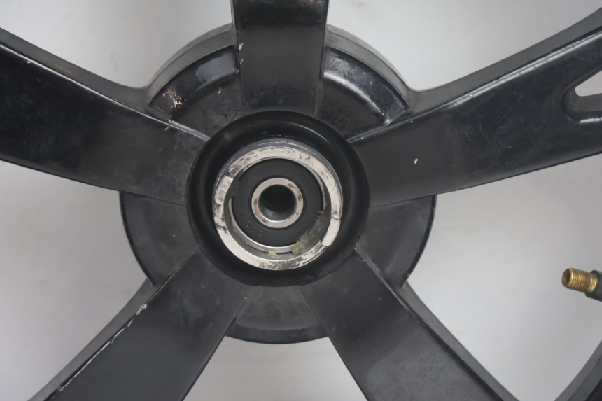 photo de VORDERRAD PEUGEOT KISBEE 4T 50 (2018 - 2022) - Details der Befestigungspunkte