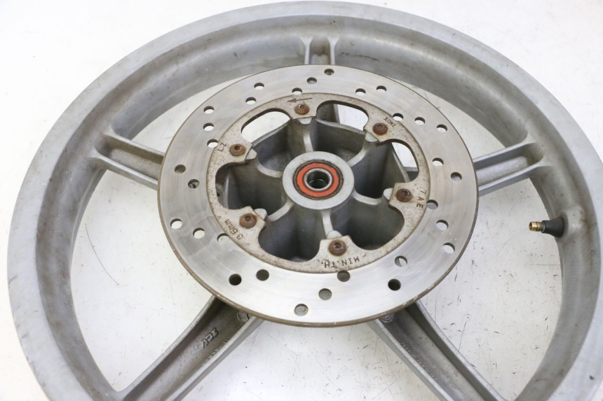 photo de VORDERRADFELGE PIAGGIO LIBERTY 4T 50 (2009 - 2015) - Details der Befestigungspunkte