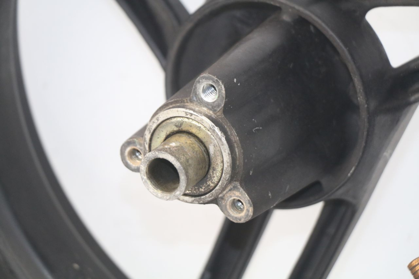 photo de VORDERRADFELGE PEUGEOT LUDIX 50 (2005 - 2007) - Details der Befestigungspunkte