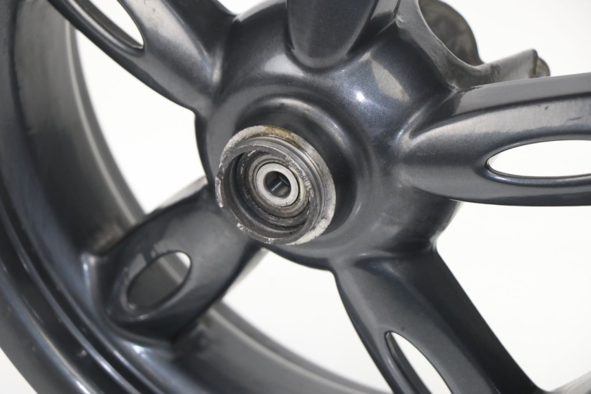 photo de VORDERRADFELGE MBK OVETTO 2T 50 (2007 - 2017) - Details der Befestigungspunkte