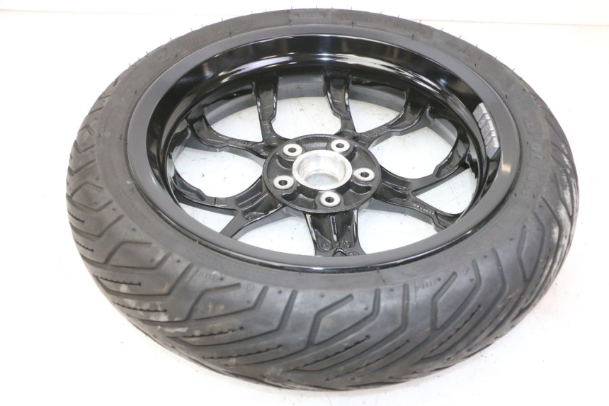 photo de VORDERRADFELGE PIAGGIO MP3 HPE 310 (2024 - 2025) - Details der Befestigungspunkte