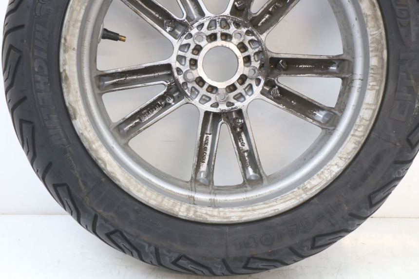 photo de VORDERRADFELGE PIAGGIO MP3 LT 400 (2007 - 2012) - Details der Befestigungspunkte