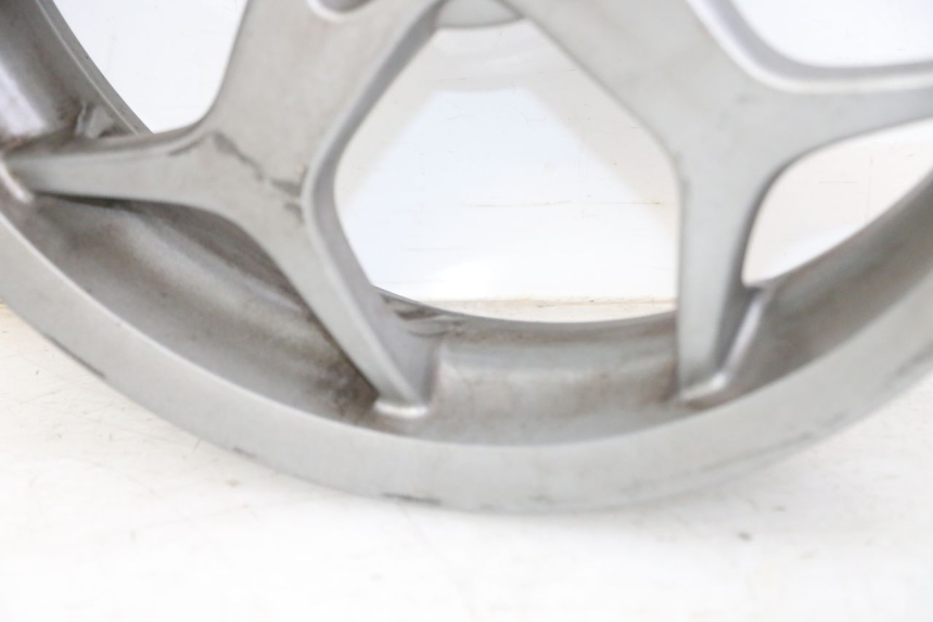 photo de VORDERRADFELGE PIAGGIO MP3 500 (2014 - 2017) - Details der Befestigungspunkte