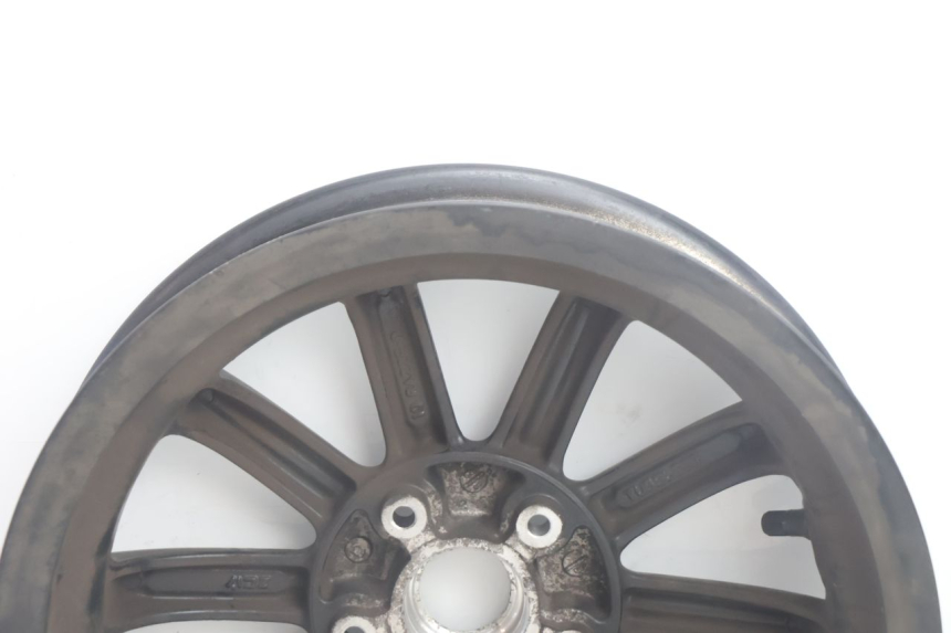 photo de VORDERRADFELGE PIAGGIO MP3 500 (2011 - 2015) - Details der Befestigungspunkte