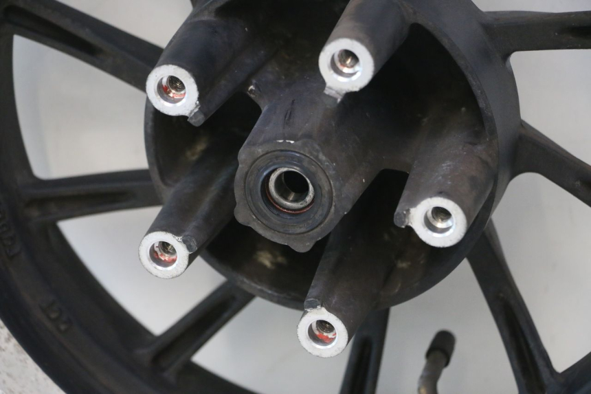 photo de VORDERRADFELGE KYMCO LIKE 4T 50 (2019 - 2025) - Details der Befestigungspunkte