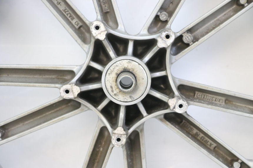 photo de VORDERRADFELGE PIAGGIO BEVERLY 125 (1998 - 2005) - Fokus auf die Struktur