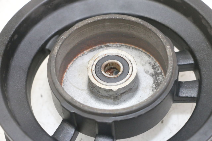 photo de VORDERRADFELGE PUNK ELECTRIC RIDER 1 - Details der Befestigungspunkte