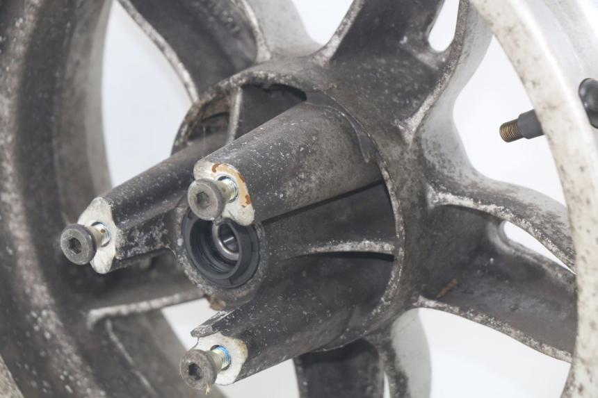 photo de VORDERRADFELGE DAELIM S2 125 (2006 - 2007) - Details der Befestigungspunkte